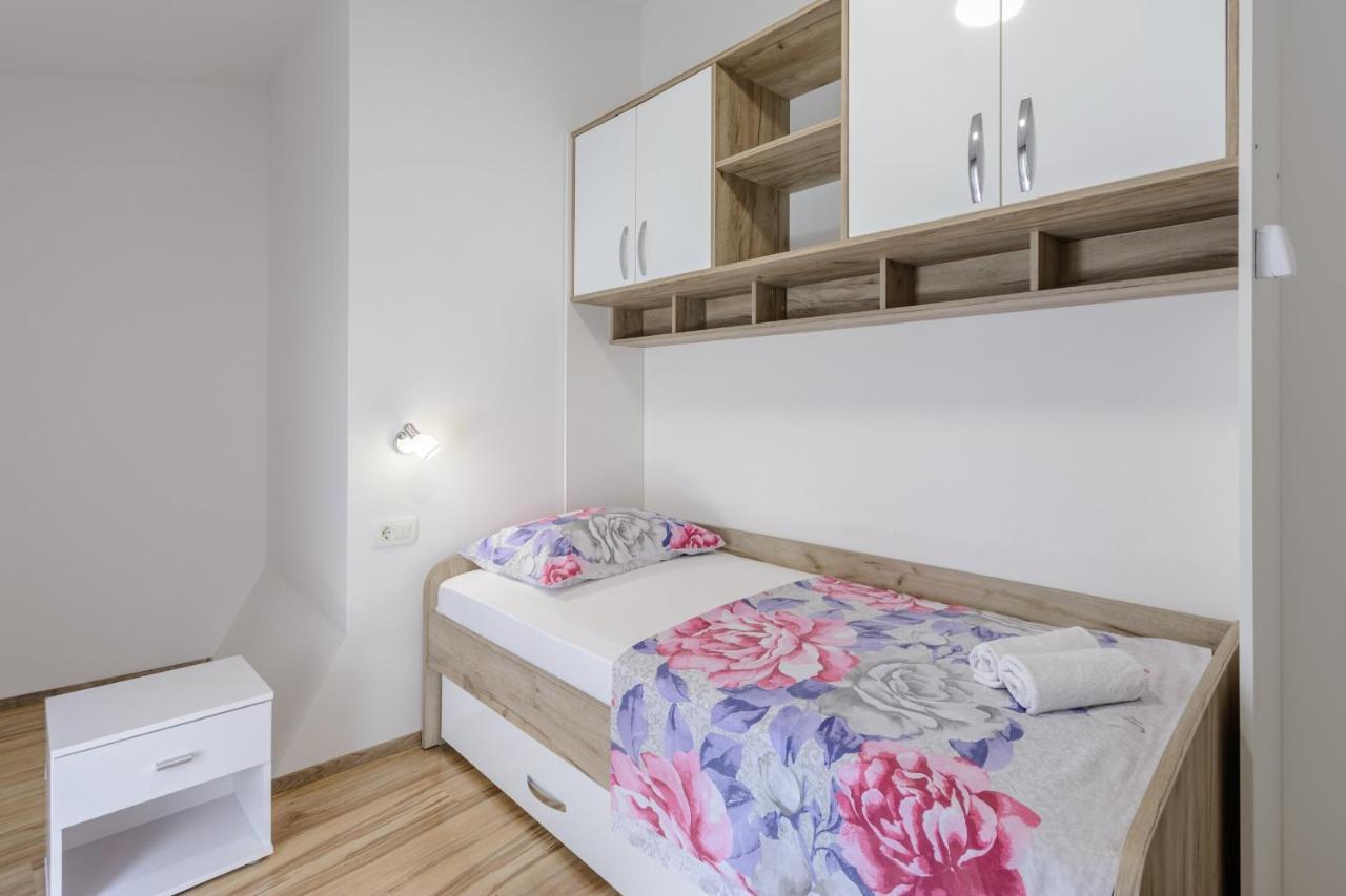 Apartments Hope Dugi Rat Εξωτερικό φωτογραφία